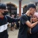 Warga yang sempat ditahan polisi saat bertemu ibunya usai tiba di halaman masjid Desa Wadas, Bener, Purworejo, Jawa Tengah, Rabu (9/2/2022). [NTARA FOTO/Hendra Nurdiyansyah]