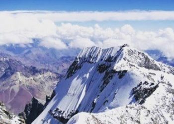 puncak gunung jayawijaya (foto: net)
