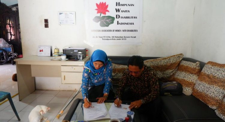 Penandatanganan MoU anatara PKD UIN STS Jambi dengan HWDI. (Foto: istimewa)