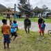 Senyum keceriaan anak-anak di Papua bersama Personel Satgas Pamtas Yonif Raider 142/KJ (Foto: istimewa)