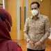 Mendikbudristek Nadiem Anwar Makarim menerima mahasiswa korban kekerasan seksual kampus UNRI di Kantor Kemendikbudristek, Jakarta, Kamis (14/4/2022). [Humas Kemendikbud]