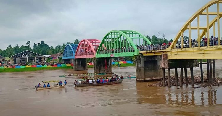 Lomba Perahu atau Balumbo Biduk Tradisi Masyarakat Kabupaten Sarolangun (Foto: Istimewa)