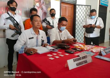 Konferensi Pers BNNK Batanghari terkait Penangkapan Wakil Ketua BPD Tebing Tinggi, Batanghari (foto: jambiprima.com)