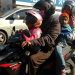 Mudik menggunakan sepeda motor dengan 2 anak (foto: net)