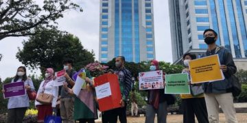 Ratusan penyandang disabilitas berunjuk rasa di kantor Kementerian Keuangan, Jakarta Pusat, Senin (30/5/2022). Mereka menuntut keadilan seorang pegawai Kemenkeu yang dipecat saat sedang sakit mengidap disabilitas mental. [Suara.com/Stephanus]