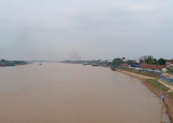Sungai Batanghari di kawasan Kota Jambi (foto: Alpin.R/katoe.id)