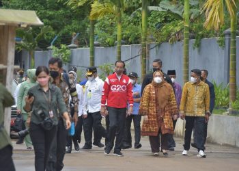 Bupati Muarojambi Dampingi Kunjungan Presiden di Pabrik Pinang