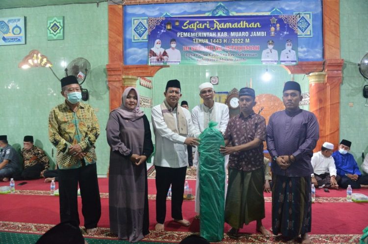 Safari Ramadhan, Wabup Muarojambi Sambangi Masjid Al Istiqomah Desa Pulau Kayu Aro