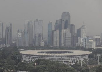 Kualitas udara harian yang diukur dengan Indeks Kualitas Udara (AQI) kota-kota besar seperti Jakarta, telah melampaui batas ambang batas normal kadar PM2.5 (Particulate Matters) yang direkomendasikan WHO. Dunia membutuhkan solusi berbasis sains untuk mengurangi polusi udara. ANTARA FOTO