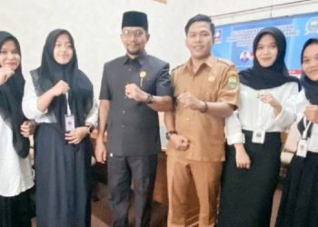 Anggota DPRD Muarojambi Robinson Apresiasi Mahasiswa Unja yang Magang di Tempatnya