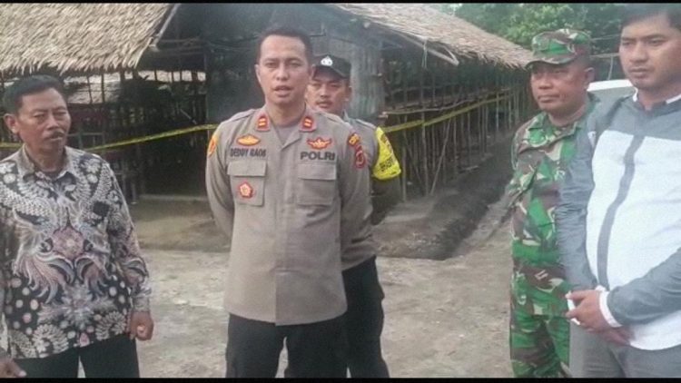 Arena Sabung Ayam di Kawasan Desa Tangkit Dibakar Polisi