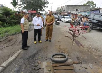 Anggota DPRD Kota Jambi Dengar Keluhan Warga Buluran Kenali Terkait Jalan Provinsi yang Rusak