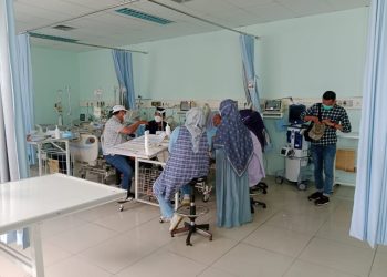 Wujud Empati Bupati Tanjab Barat Jenguk Sekda Agus Sanusi di RSUD Raden Mattaher Jambi