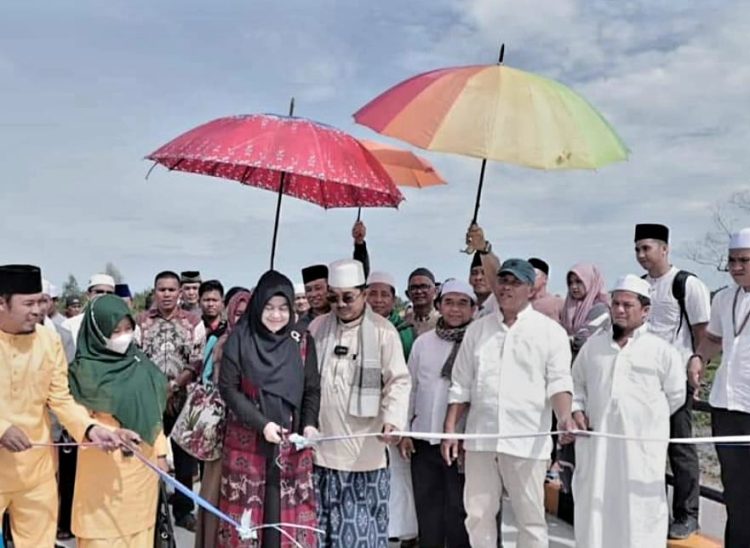 Bupati Resmikan Jembatan Parit Selamat Seberang Kota