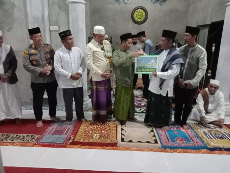 Wabub Tanjabbar Beserta Wagub Provinsi jambi Abdulah Sani Safari Ramadan Di Desa Tanjung Pasir