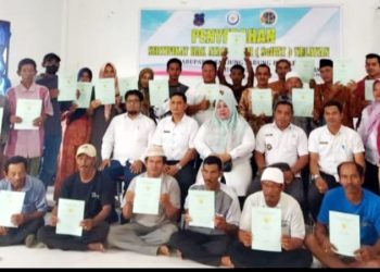 Dinas Perikanan dan Kelautan Tanjabbar Berikan Sertifikat Nelayan Melalui Program SEHAT