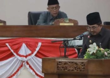Bupati Tanjab Barat Hadiri Rapat Paripurna Tiga Pembahasan LKPJ Tahun Anggaran 2022