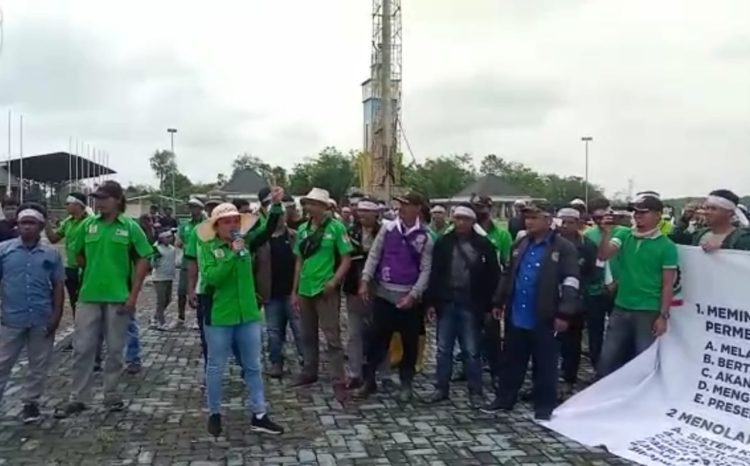 May Day: Federasi Hukatan Provinsi Jambi Aksi Damai di Lapangan MTQ Muaro Bungo
