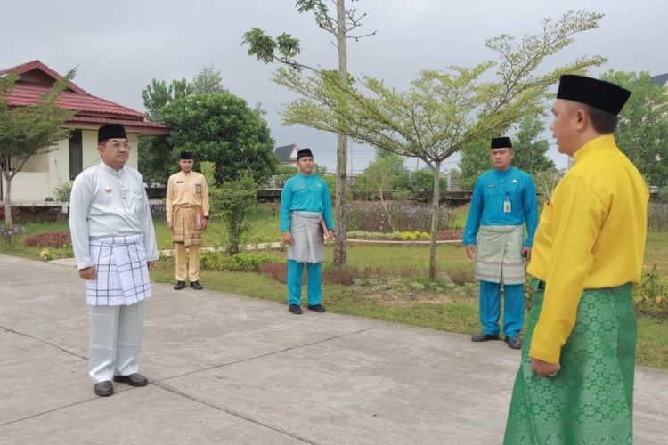 Bupati Tanjabbar Pimpin Upacara Hardiknas dan Hari Otonomi Daerah