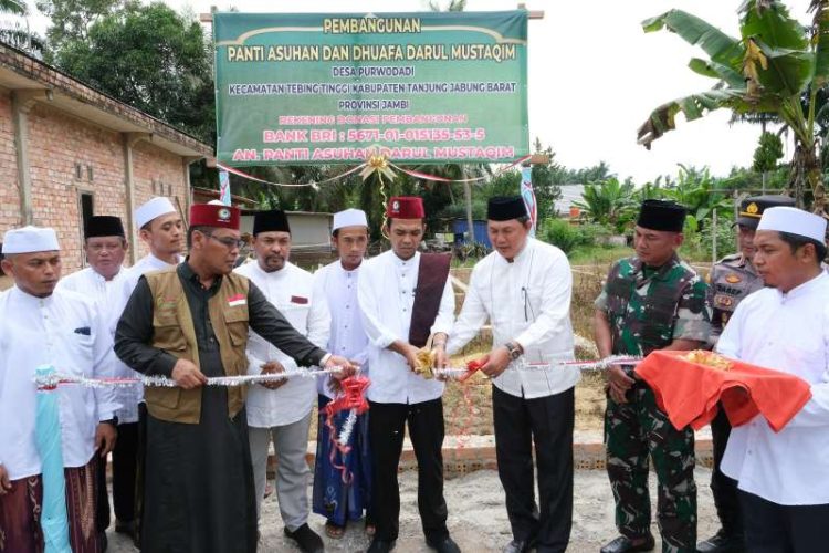 Wabup Tanjab Barat Bersama UAS Resmikan Panti Asuhan Dan Dhuafa Yayasan Darul Mustaqim Desa Purwodadi