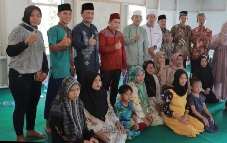 Usai Solat Jum’at Ketua DPRD Bersama Bupati Kunjungi Mushola Ar-Rahman Desa Pematang Lumut
