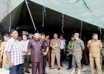 Bupati Tanjabbar Tinjau Musibah Angin Kencang di Kelurahan Tungkal Harapan