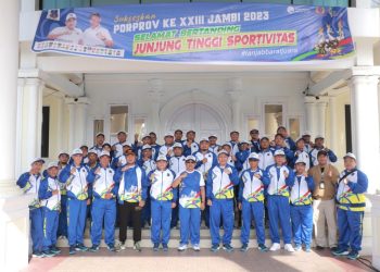 Bupati Lepas Keberangkatan Kontingen Tanjab Barat Yang Akan Berlaga Di PORPROV KE XXIII JAMBI 2023