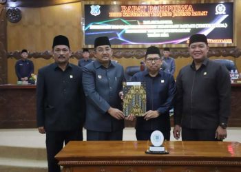 Anwar Sadat Hadiri Paripurna Keempat DPRD Pendapat Akhir Bupati Tanjab Barat Terhadap Raperda
