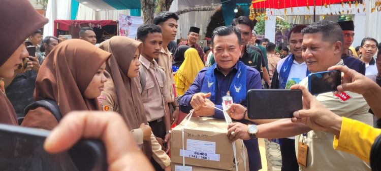 Datang Langsung ke Bungo, Gubernur Al Haris Salurkan Bantuan Dumisake Pendidikan Provinsi Jambi