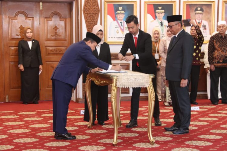 Gubernur Al Haris Lantik Hairul Suhairi Jadi Direktur Utama Bank Jambi