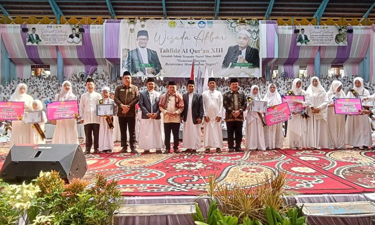 Kadisdik Syamsurizal Hadiri Wisuda Akbar Tahfiz Quran SIT Nurul Ilmi Jambi