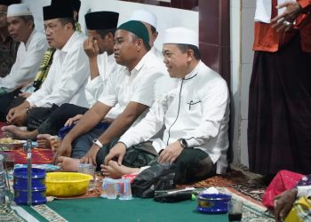 Malam Ke-12 Ramadhan, Gubernur Al Haris Tarawih di Desa Malapari