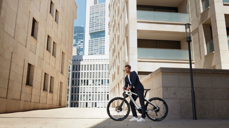 Kinerja Porsche eBike Mempercepat Efisiensi TI dengan Perangkat Lunak Perusahaan yang Didukung AI dari Freshworks