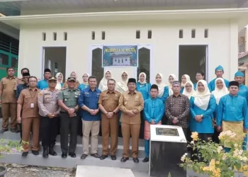 Kepala Dinas Pendidikan Tanjabbar dan Bupati Anwar Sadat Resmikan Masjid SDN 08/V Merlung
