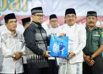 Pemkab Tanjabbar Gelar Tabligh Akbar: Bupati Anwar Sadat Sambut Hangat Ustadz Ahmad Wijayanto
