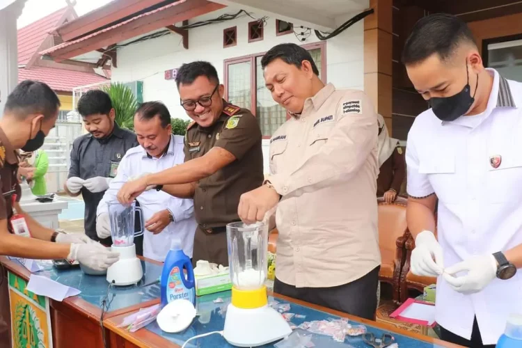 Wabup Tanjab Barat Hadiri Pemusnahan Barang Bukti di Kejari Kualatungkal