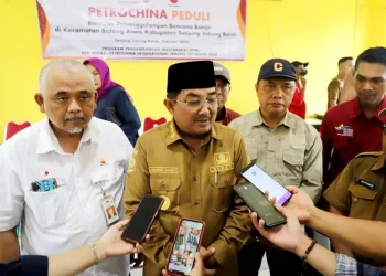 Peduli Korban Banjir Bupati Tanjabbar Terima dan Salurkan Bantuan Bencana dari PetroChina