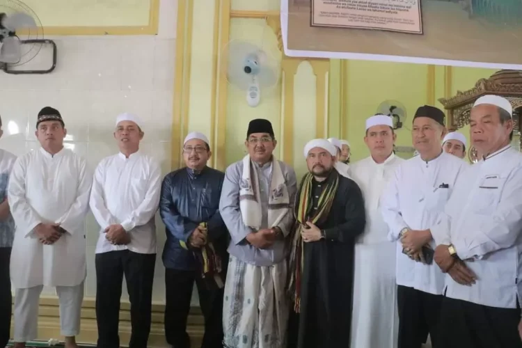 Bupati Tanjabbar Hadiri Haul Ke-87 Tuan Guru Sapat