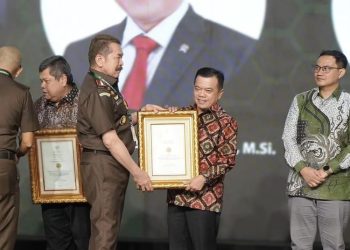 Terima Penghargaan R Soeprapto Award, Gubernur Al Haris Ajak Seluruh Kepala Daerah Tetap Solid dan Berkontribusi untuk Kejaksaan