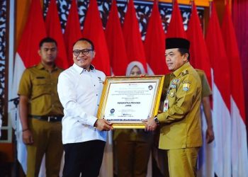 Pemprov Jambi Terima Penghargaan Kualitas Tertinggi Ombudsman RI Terkait Penilaian Kepatuhan Standar Pelayanan Publik