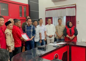 Fikri Ambil Formulir Cagub Jambi untuk Al Haris di PDI Perjuangan