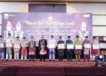 Gubernur Al Haris Apresiasi Peran Tokoh Adat Bagi Perkembangan LAM