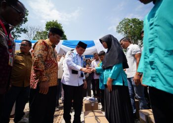 Gubernur Jambi Serahkan Bantuan Pendidikan di SMK 1 Sungaipenuh