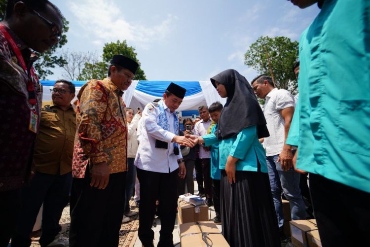 Gubernur Jambi Serahkan Bantuan Pendidikan di SMK 1 Sungaipenuh
