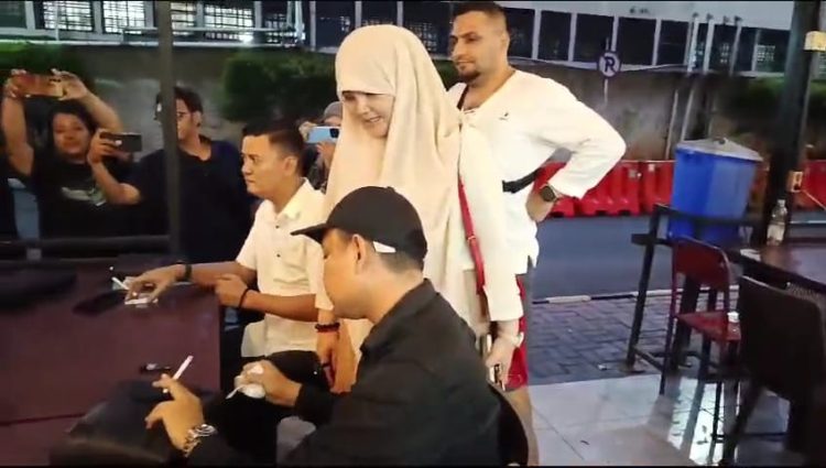 Dila Leo Amory Akhirnya Mendatangi Polda Metro, Korban Menghampiri di Kantin Polda