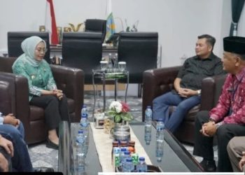 Faried Serahkan Berkas Usulan Pimpinan DPRD Kota Jambi Masa Jabatan 2024-2029