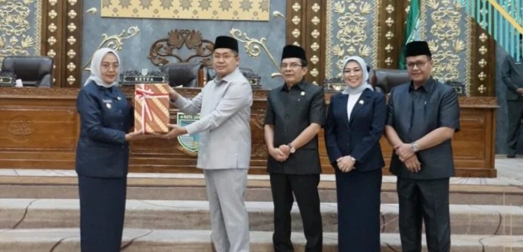 Paripurna Penyampaian Akhir Fraksi Terhadap Ranperda tentang Perubahan APBD 2024