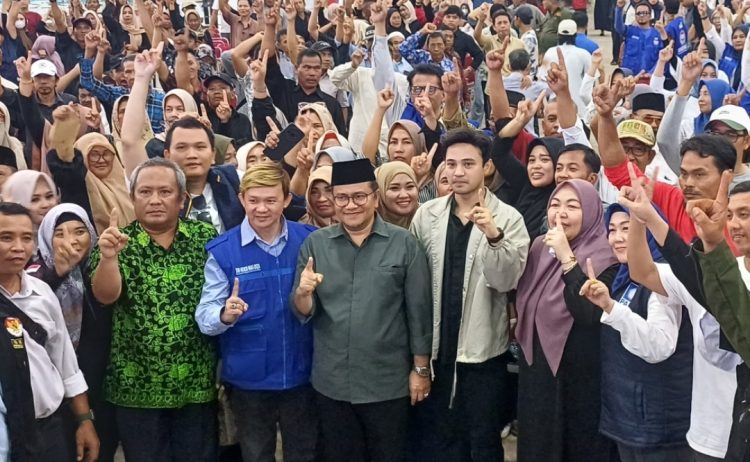 Kembali Kukuhkan Puluhan Tim Relawan Pemenangan Maulana-Diza, Masih Banyak Lagi yang akan Dilantik