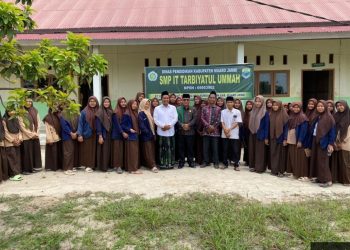 Hari Santri: Ketua DPRD Muaro Jambi Kunjungi Santri di SMP IT Tarbiyatul Ummah