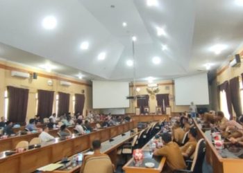 Ketua DPRD Muaro Jambi Berkumpul Bersama Para Pegawai di Sekretariat Dewan